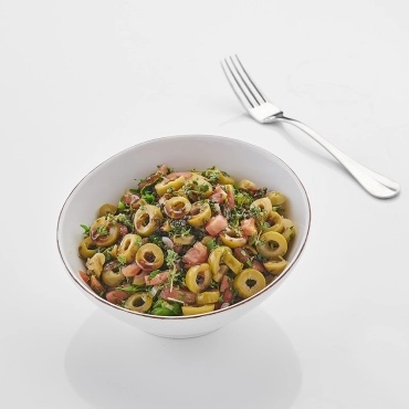 سلطة زيتون بالزعتر